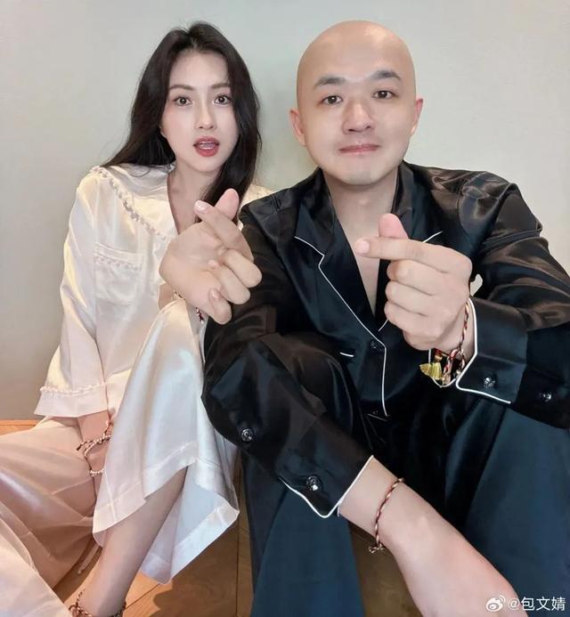 包贝尔二胎出生，晒一家四口合照：包子饺子面条子