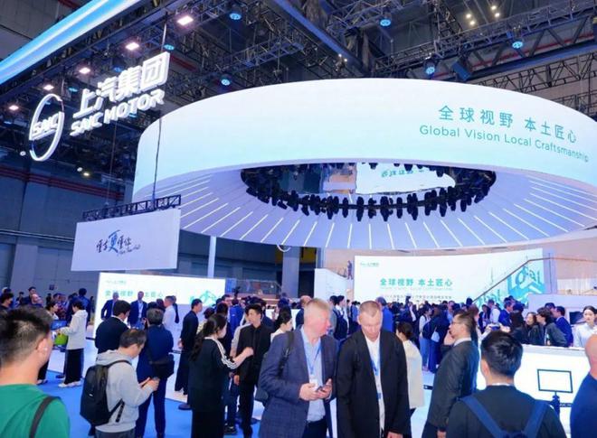 八大车企2025上海车展大排面“秀肌肉”
