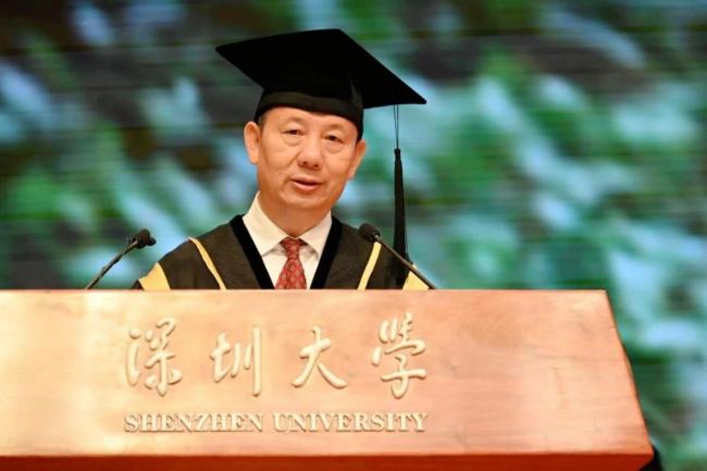深大今年的毕业礼物是把露营椅