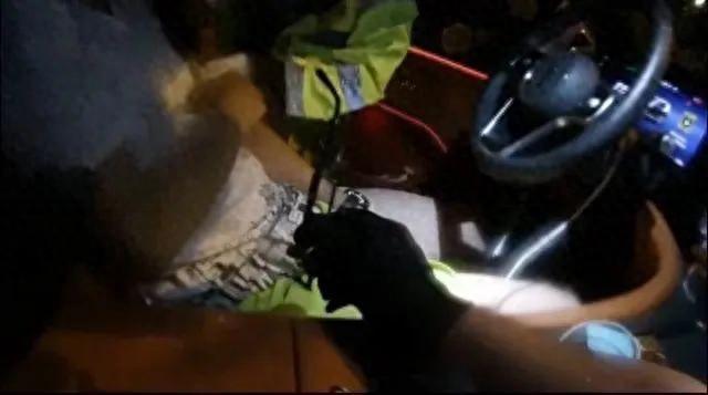 酒后开智能驾驶来避免处罚的人醒醒