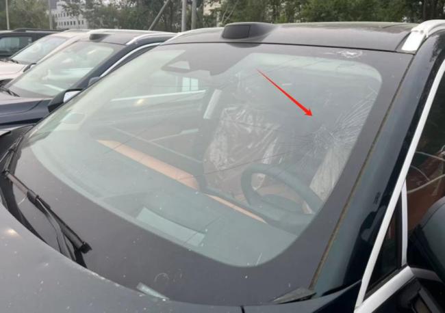 “冰雹车”降价促销，记者探访4S店发现：无痕修复仍有瑕疵