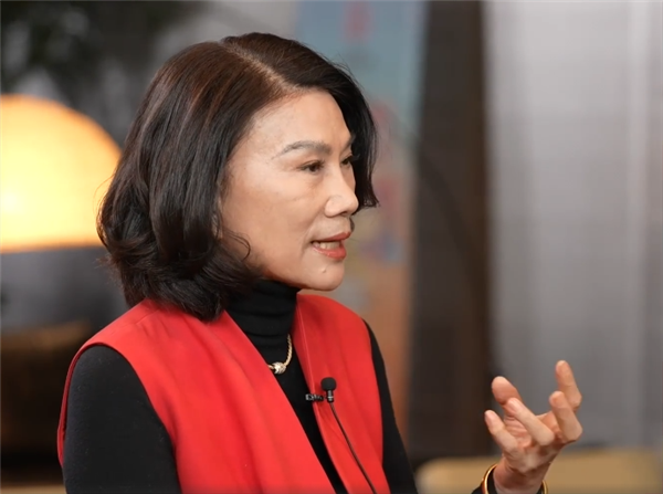 董明珠寄语高考学子：要淡定！父母不要给孩子压力