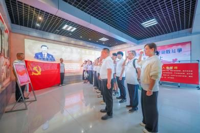 平安人寿河南分公司党委迎“七一”主题党日活动