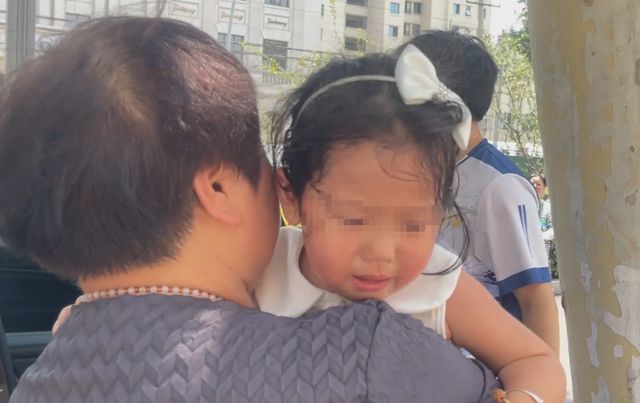 几乎年年发生！34℃高温，2岁孩子被锁车内！