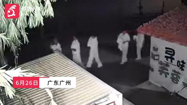 凌晨4点，50余人穿白衣列队行走，官方回应