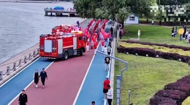 暴走团阻挡消防车不只是素养问题