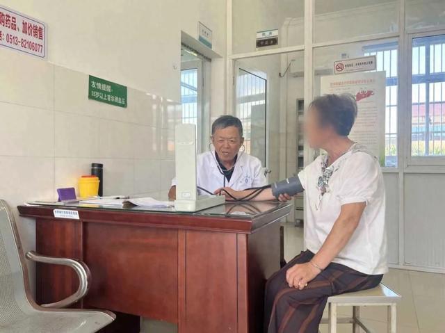 老人连干3小时农活患上轻度热射病