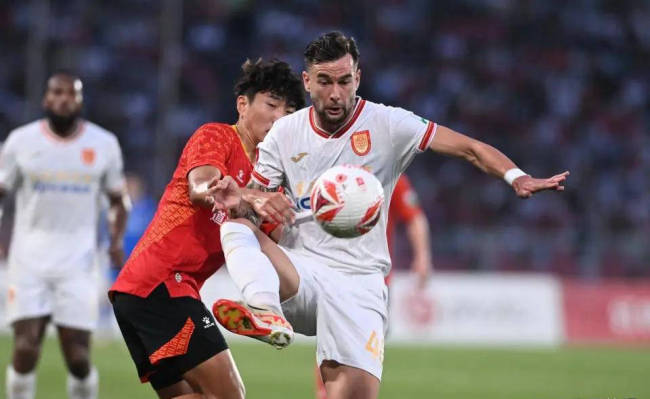4-2！辽宁笑傲中甲榜首战，23分钟连轰4球打懵重庆，15轮不败3分领跑 姆本扎闪耀全场