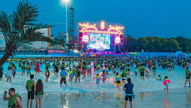 解锁玩水滑冰新体验，来银基畅享夏日清凉