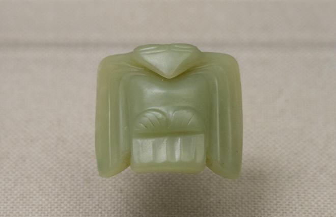 快来看精美的红山文物：玉猪龙玉凤女神头像……｜博物馆巡游