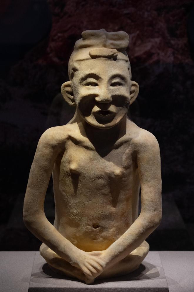 快来看精美的红山文物：玉猪龙玉凤女神头像……｜博物馆巡游