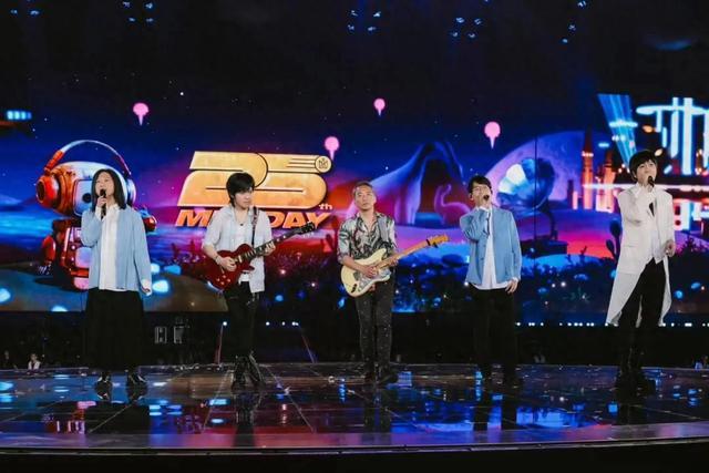 F4现身五月天演唱会彩排，或在今晚合体出场