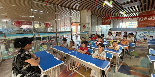 一家湖南箱包厂，为600名流水线工人开了个免费托管所