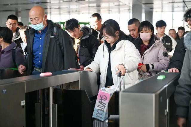 火车票这么买，有优惠→