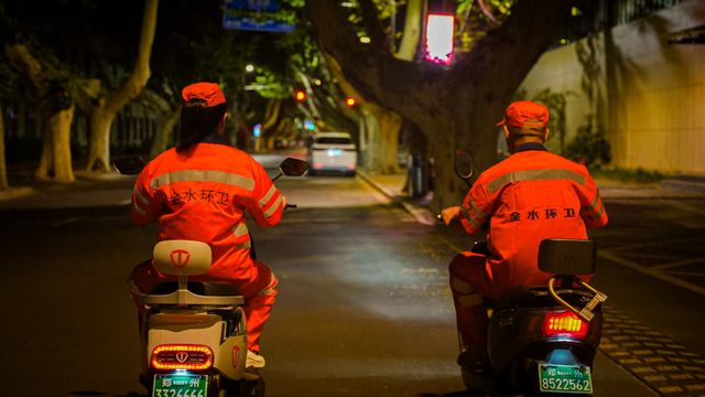 风雨无阻24年：夫妻“美容师” 让城市更洁净
