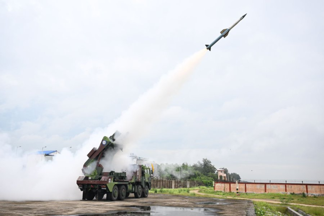 印度进行综合防空武器系统首次飞行测试