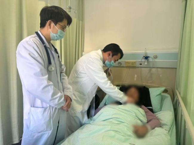 赶作业急出“碱中毒” 一招学会“纸袋呼吸法”