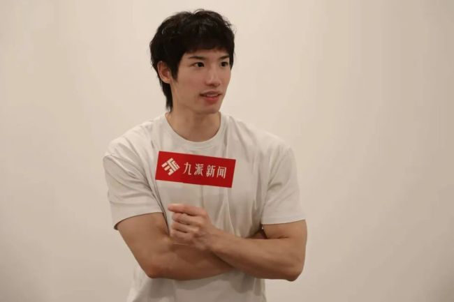 小伙当美人鱼月薪近万 从跳水运动员到海洋馆明星
