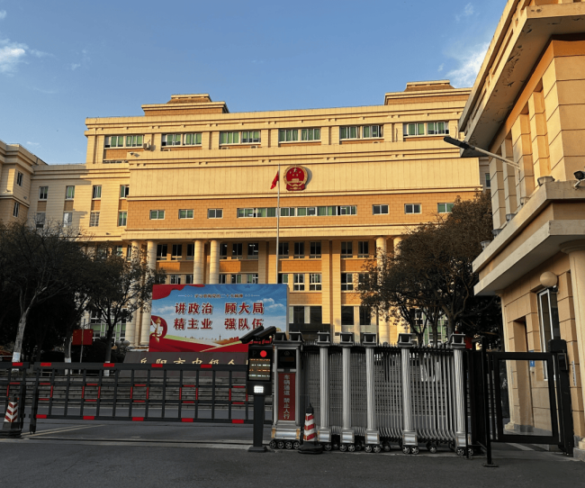 退休教师收110万迁坟款获刑后续：被控敲诈勒索判刑10年将重审 案情扑朔迷离待查