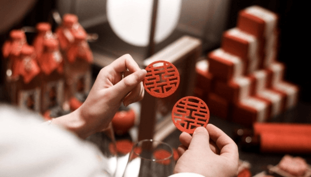 95后花4万元办“三无婚礼”