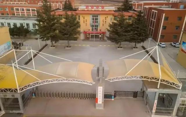 陕西中专生未付520元实习车费学籍档案被学校扣押，家长称询问被踢出班级群，官方：学生已领档案