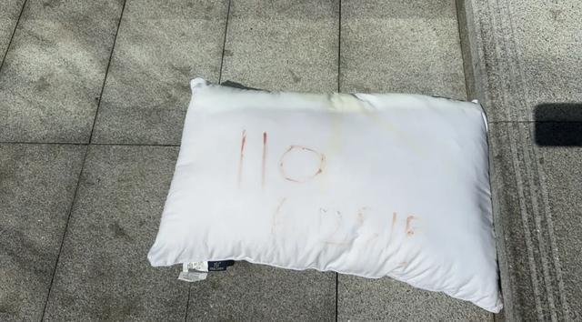 带血枕头从天而降，报警救人的外卖小哥是他！