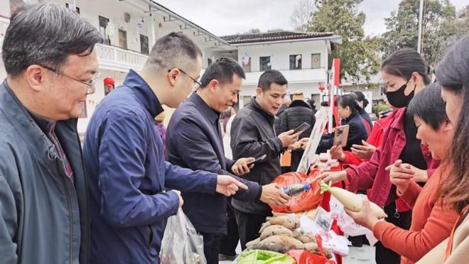 从长者食堂到“银龄市集”：中国人寿打通养老金融“最后一公里”