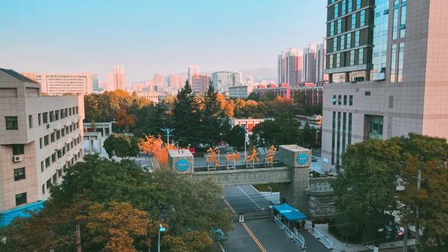 又是别人家的大学！万张门票、甜品美食送新生！
